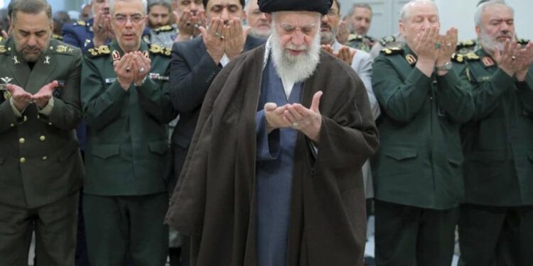 Jamenei rechaza rendición y advierte a EE. UU. sobre “daños irreparables”